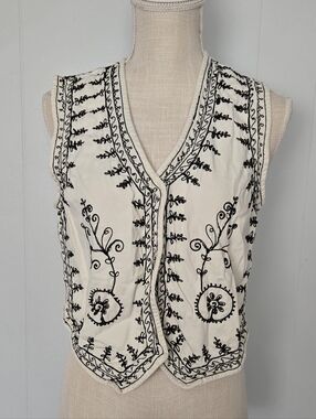 New Directions Black and White Embroidered V-Neck Sweater
